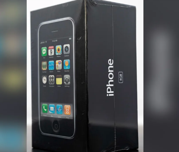 ‘Elusive’ Apple iPhone from 2007 sells for $190,000