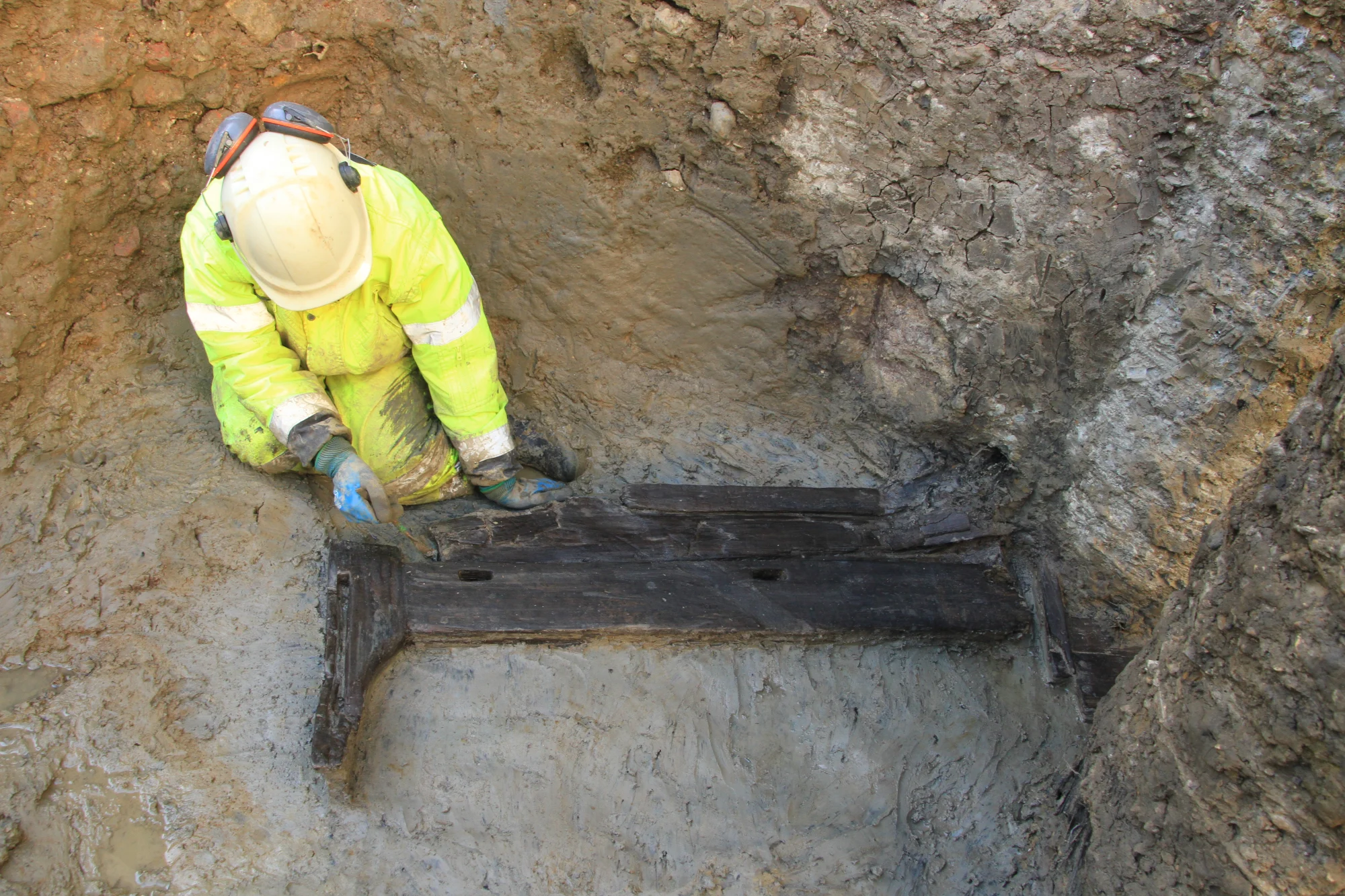 Rare Roman funerary bed discovered in London